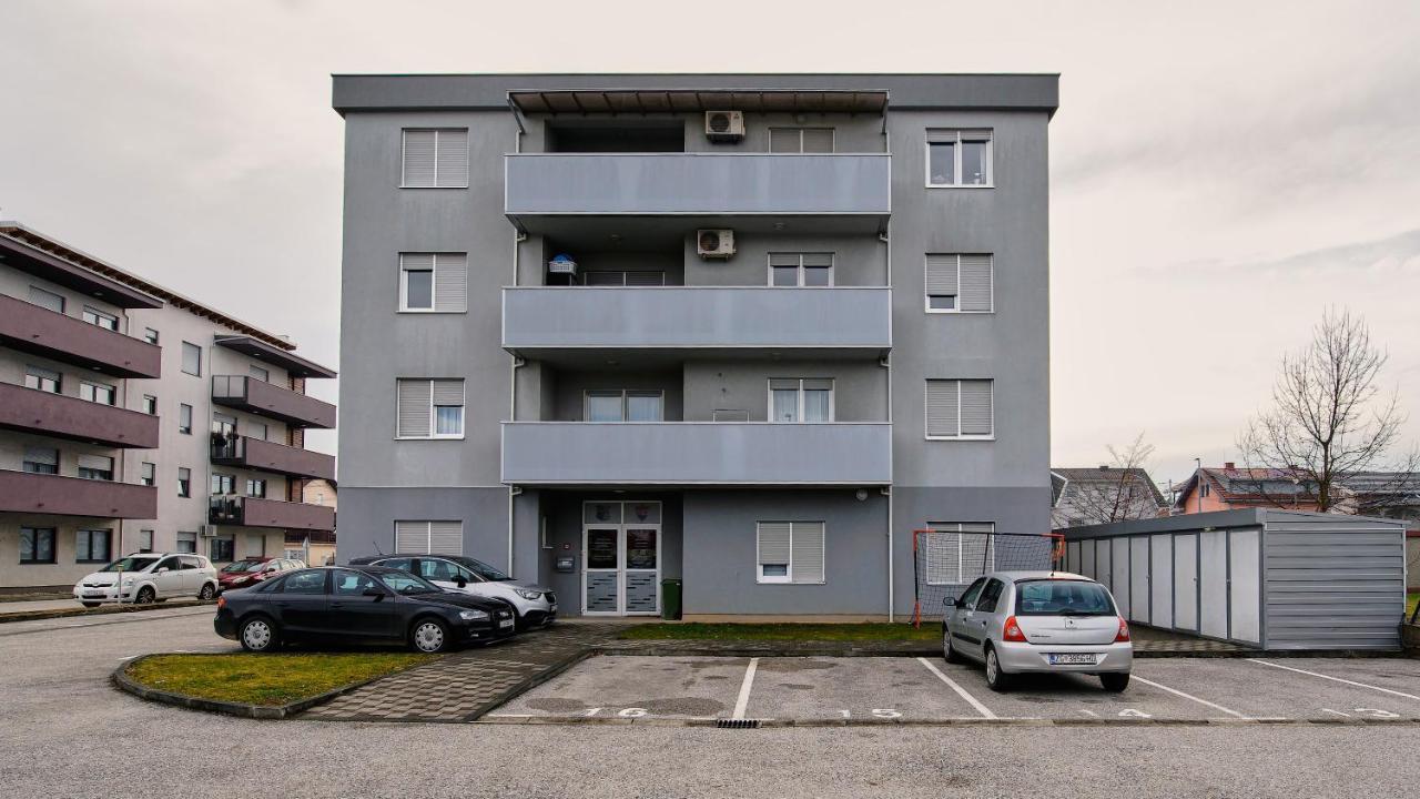 Lovely Apartment Mira Near Airport Zagreb Velika Gorica Exterior photo
